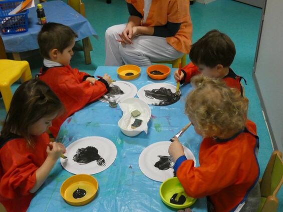 Activité peinture, réalisation de pingouins.